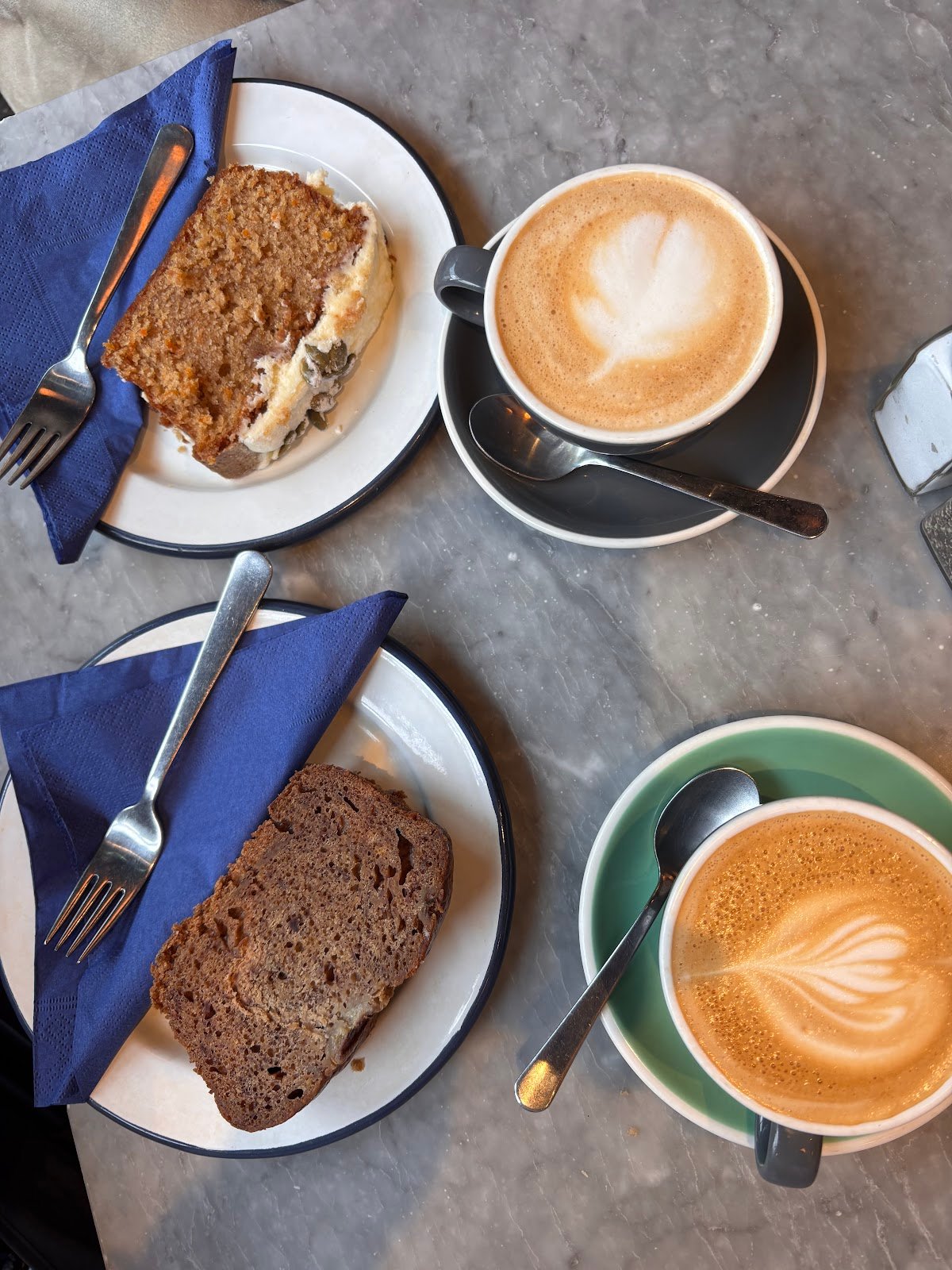 Bluebelles of Portobello specialty coffee shop in London - photo 4