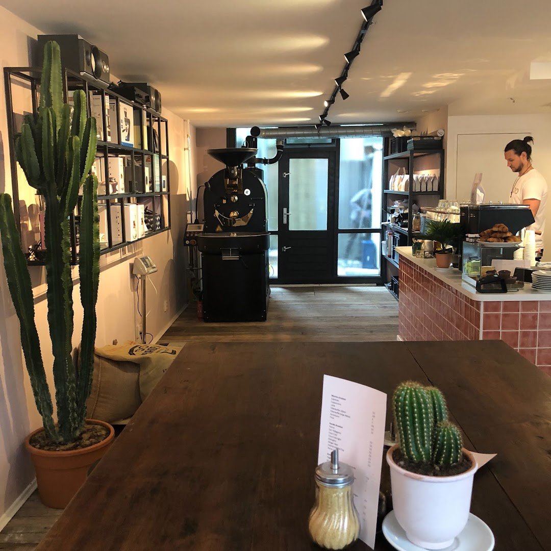 Badeta Coffee Roasters De Pijp specialty coffee shop in Amsterdam - photo 4