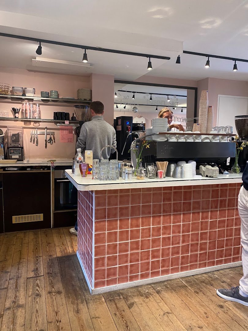 Badeta Coffee Roasters De Pijp specialty coffee shop in Amsterdam - photo 8