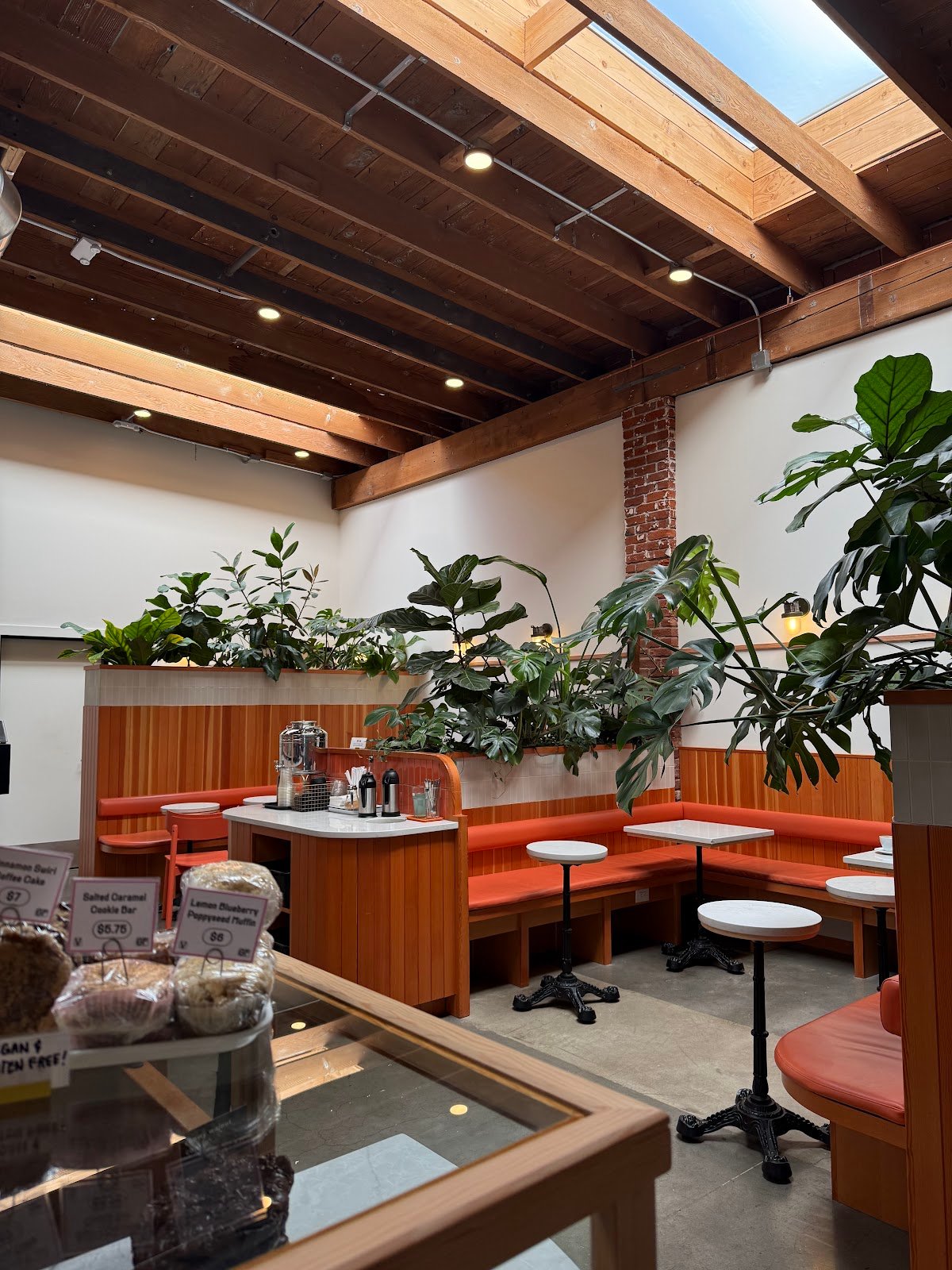 Roseline Coffee Cafe & Roastery specialty coffee shop in Portland - photo 4