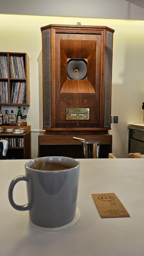 Coffee at Hell Music Cafe, specialty coffee shop in Seoul