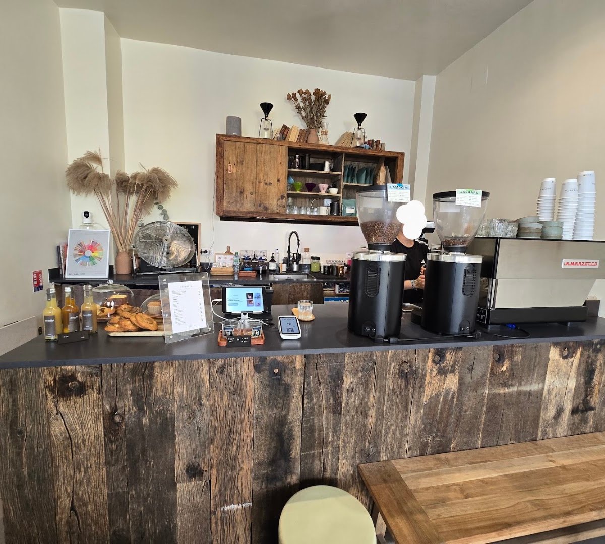 Matamata Coffee specialty coffee shop in Paris - photo 2