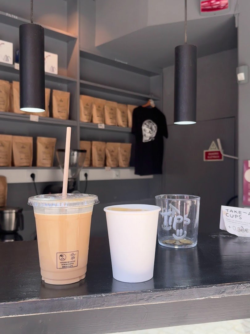 Interior of FÁBRICA COFFEE ROASTERS - TO-GO, specialty coffee shop in Porto