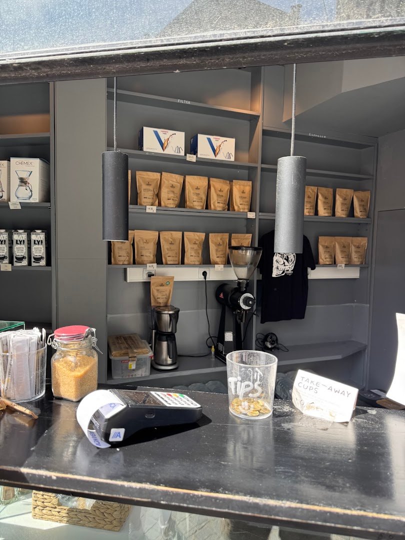 Interior of FÁBRICA COFFEE ROASTERS - TO-GO, specialty coffee shop in Porto