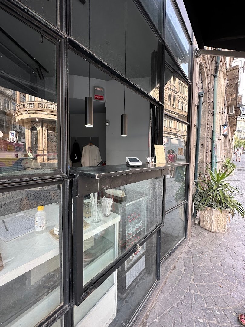 Storefront of FÁBRICA COFFEE ROASTERS - TO-GO, specialty coffee shop in Porto