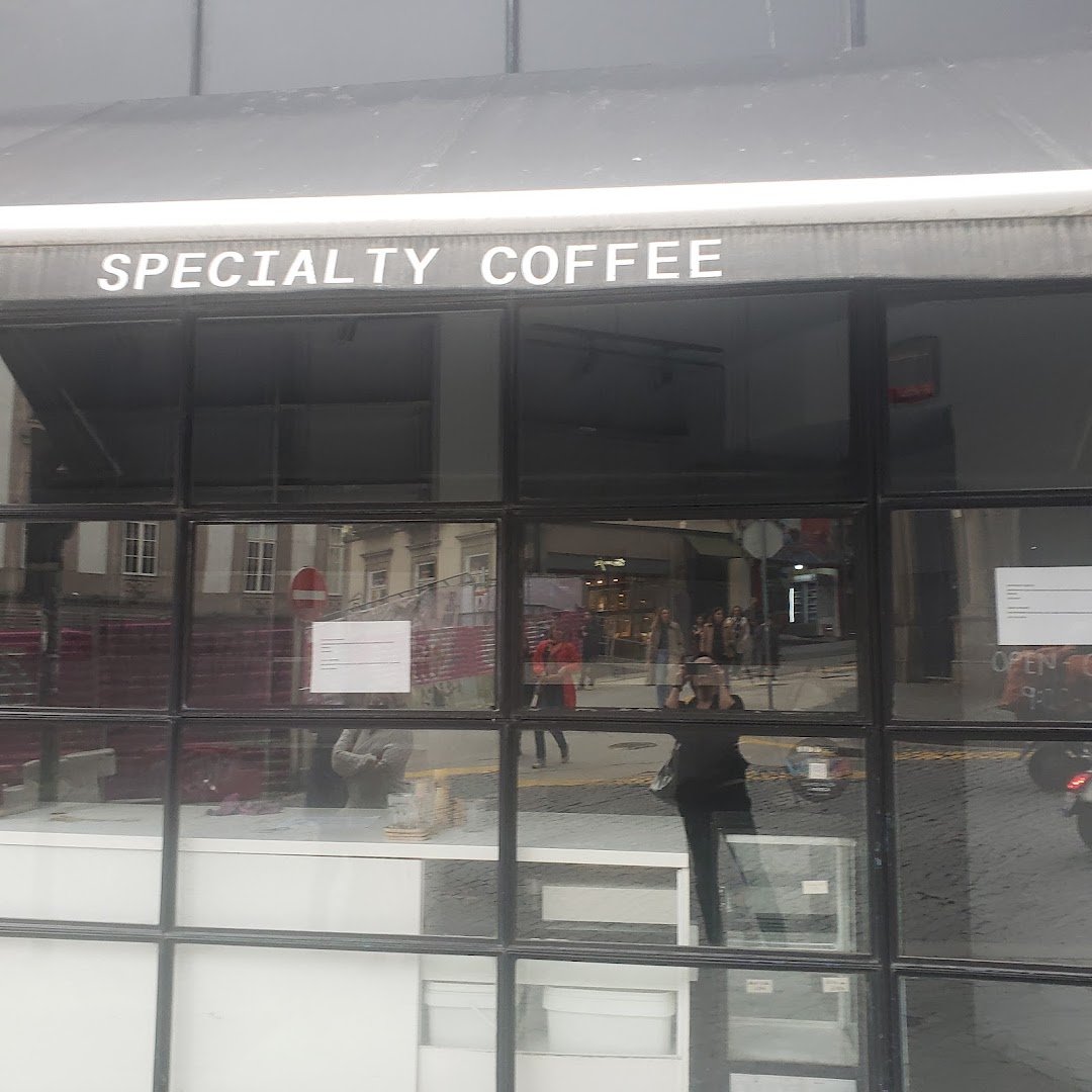 Storefront of FÁBRICA COFFEE ROASTERS - TO-GO, specialty coffee shop in Porto