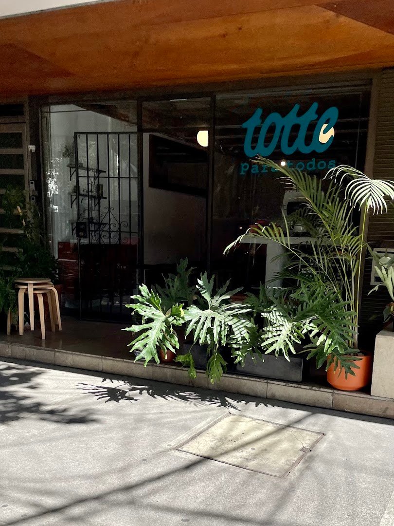 Storefront of totte para todos, specialty coffee shop in Mexico City