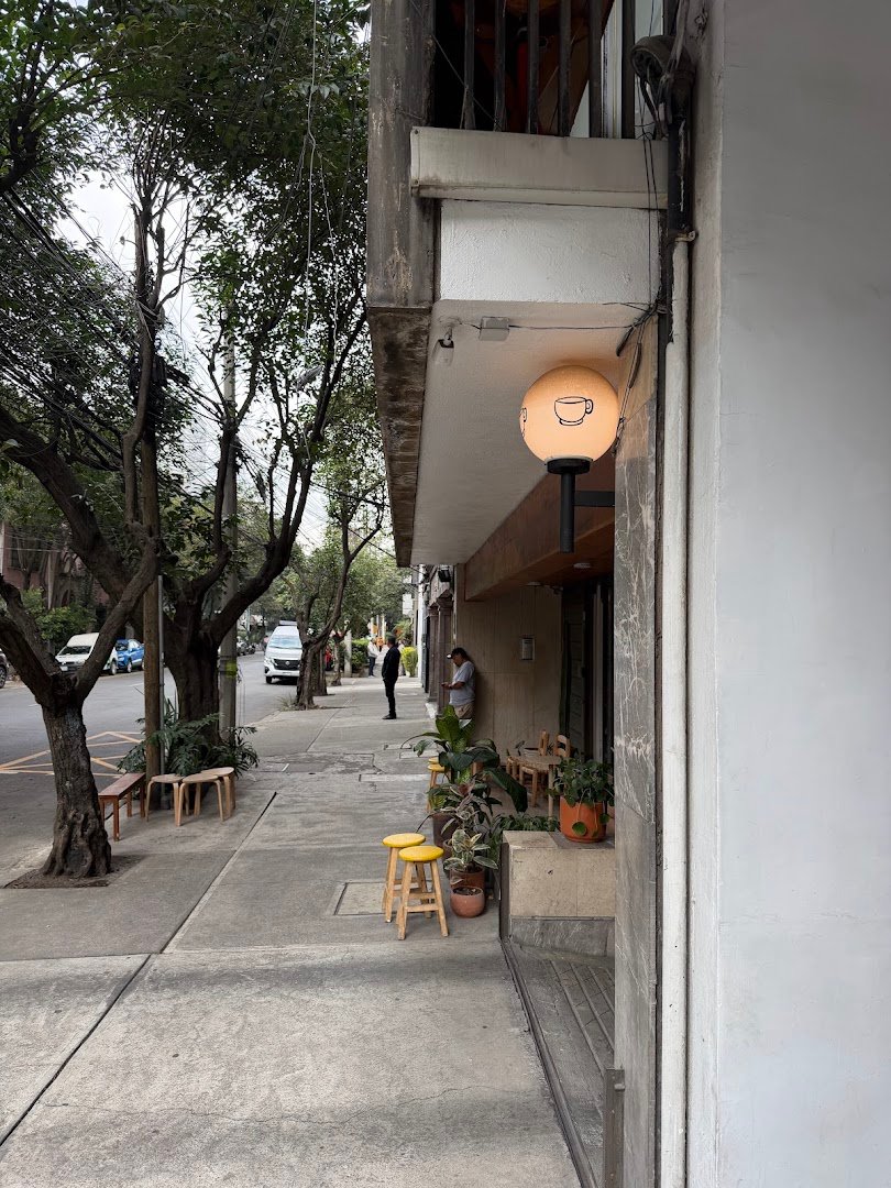 Storefront of totte para todos, specialty coffee shop in Mexico City