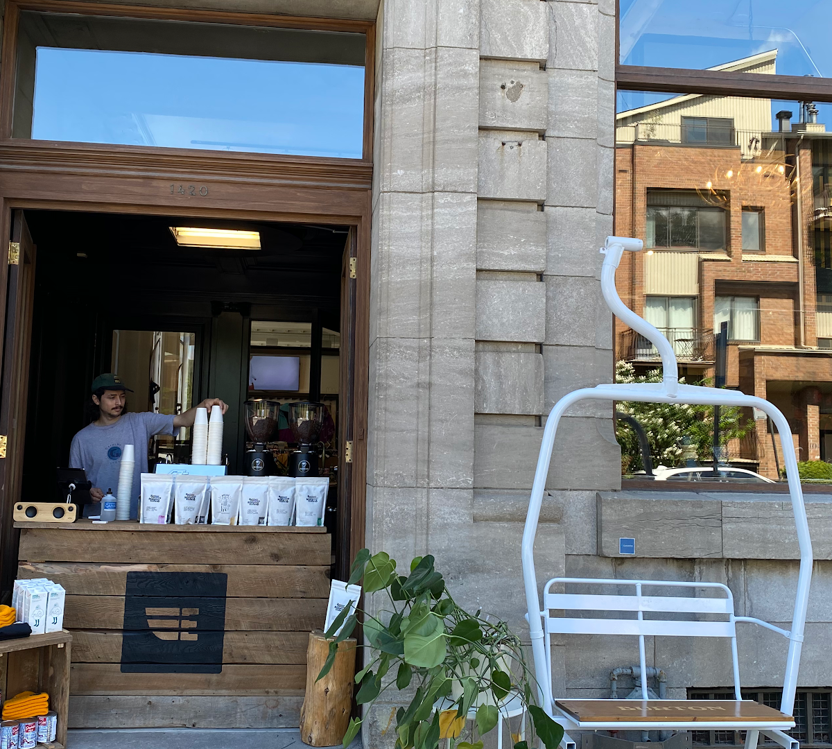 Storefront of Escape - Lab à Café, specialty coffee shop in Montreal