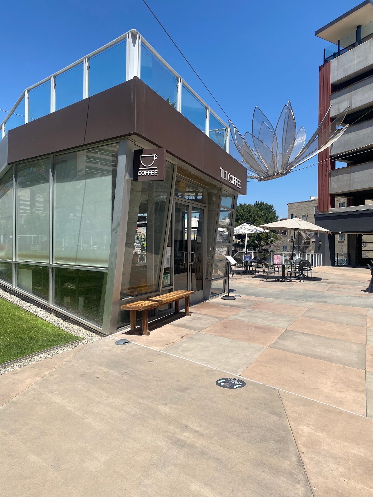 Tilt Coffee Bar specialty coffee shop in Los Angeles - photo 8