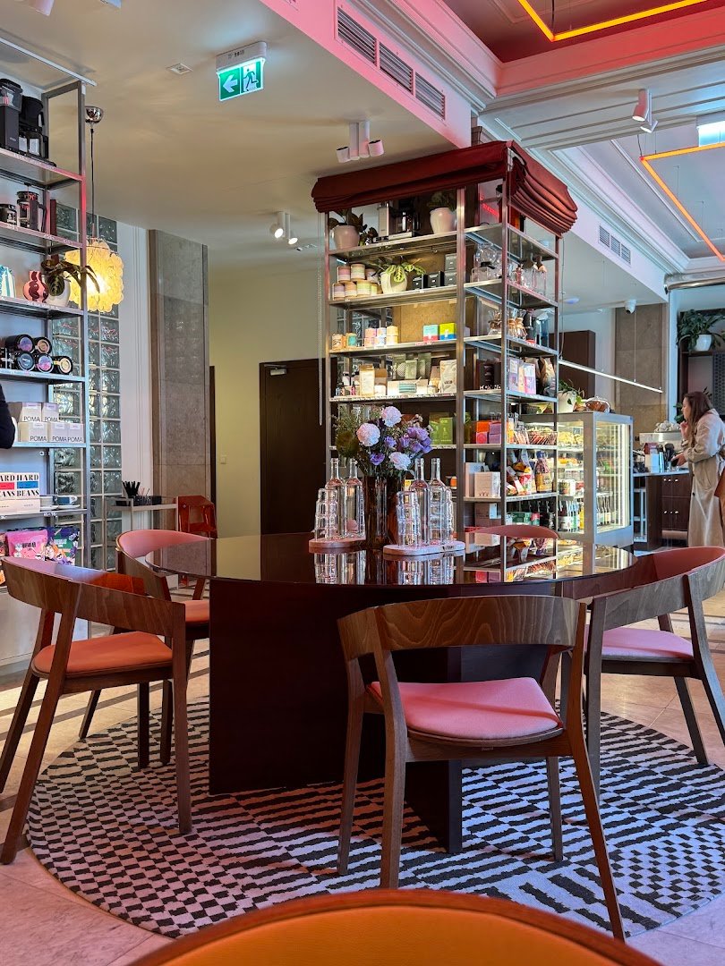 Interior of Coffeedesk Kawiarnia Nowy Świat, specialty coffee shop in Warsaw