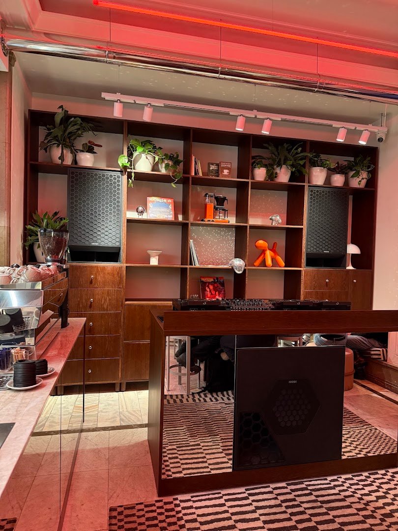 Interior of Coffeedesk Kawiarnia Nowy Świat, specialty coffee shop in Warsaw
