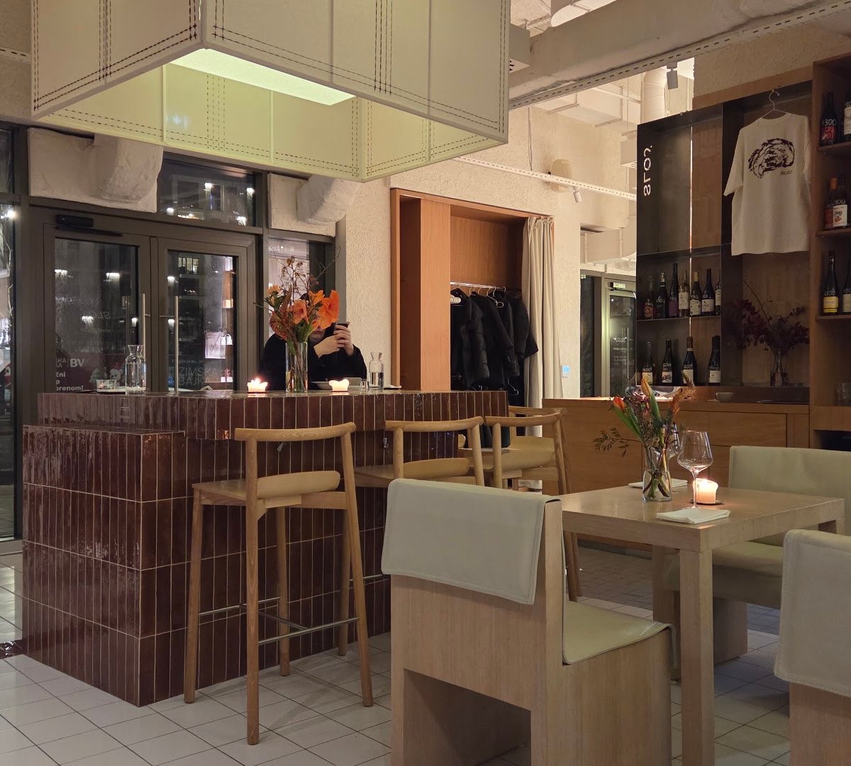 Interior of SLOJ bistro & bakery WATERFRONT, specialty coffee shop in Belgrade
