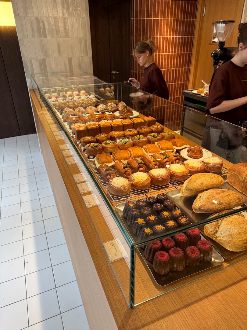 Interior of SLOJ bistro & bakery WATERFRONT, specialty coffee shop in Belgrade