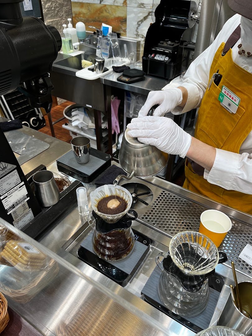 Interior of TASHIRO COFFEE ROASTERS, specialty coffee shop in Osaka