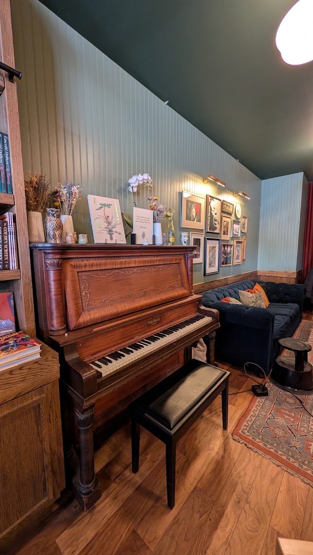 The Understudy Coffee and Books specialty coffee shop in Chicago - photo 6