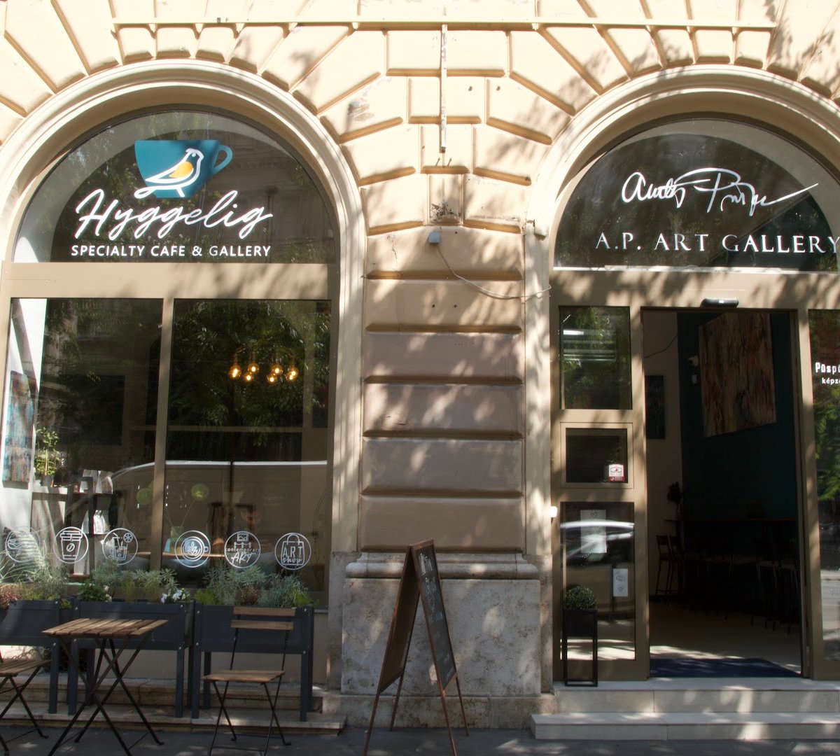Hyggelig Café & Gallery / A.P. Art Gallery specialty coffee shop in Budapest - photo 2