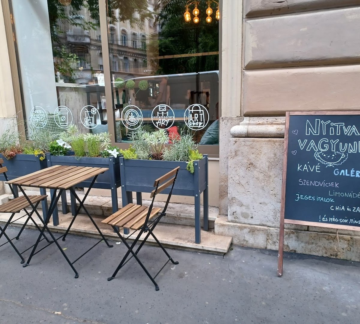Hyggelig Café & Gallery / A.P. Art Gallery specialty coffee shop in Budapest - photo 5