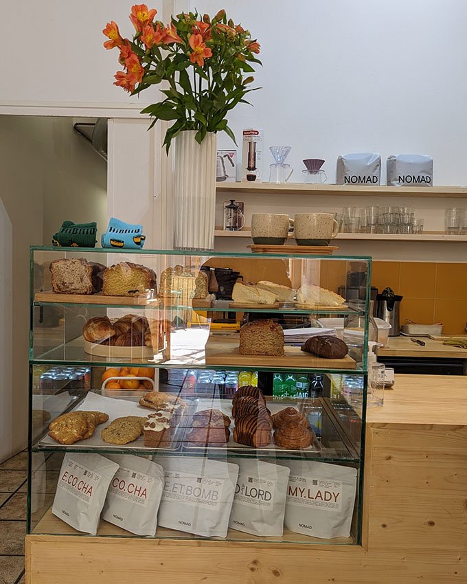 Híbrid Cafè Restaurant specialty coffee shop in Barcelona - photo 4