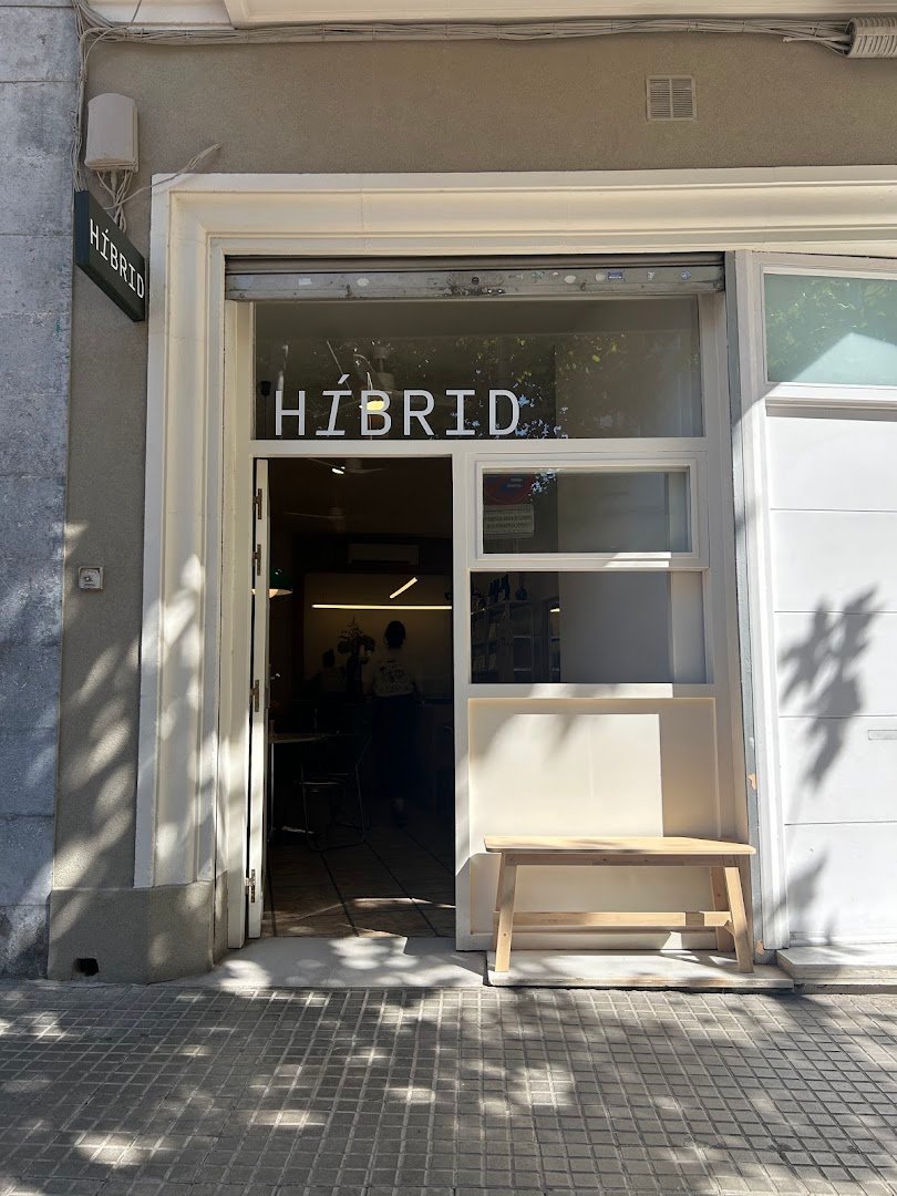 Híbrid Cafè Restaurant specialty coffee shop in Barcelona - photo 9