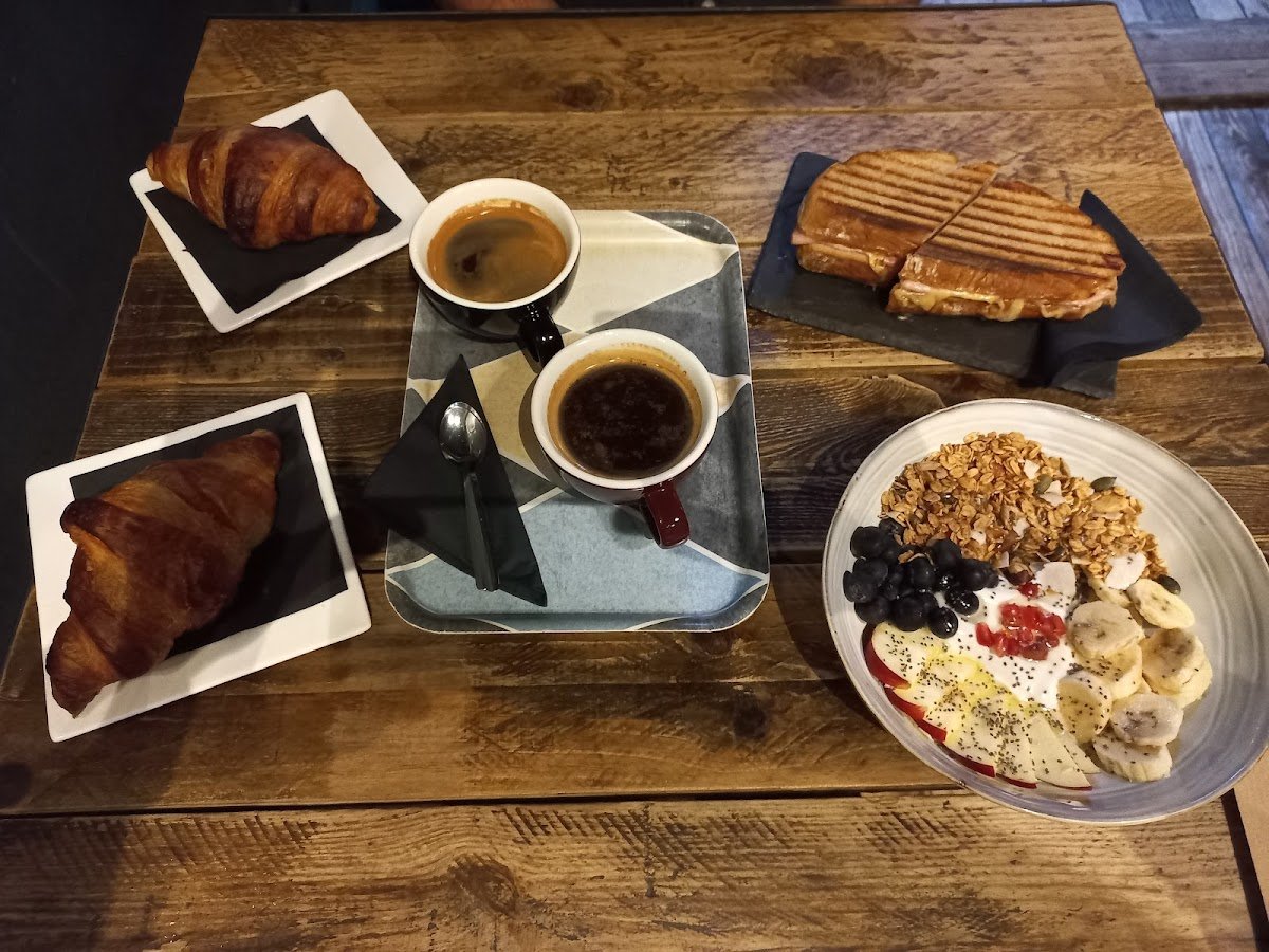 Koffie Academie specialty coffee shop in Amsterdam - photo 4