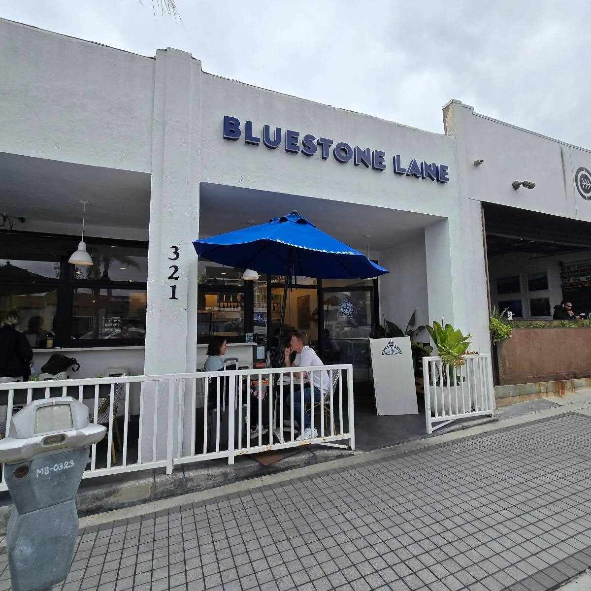 Bluestone Lane Manhattan Beach Café specialty coffee shop in Los Angeles - photo 5