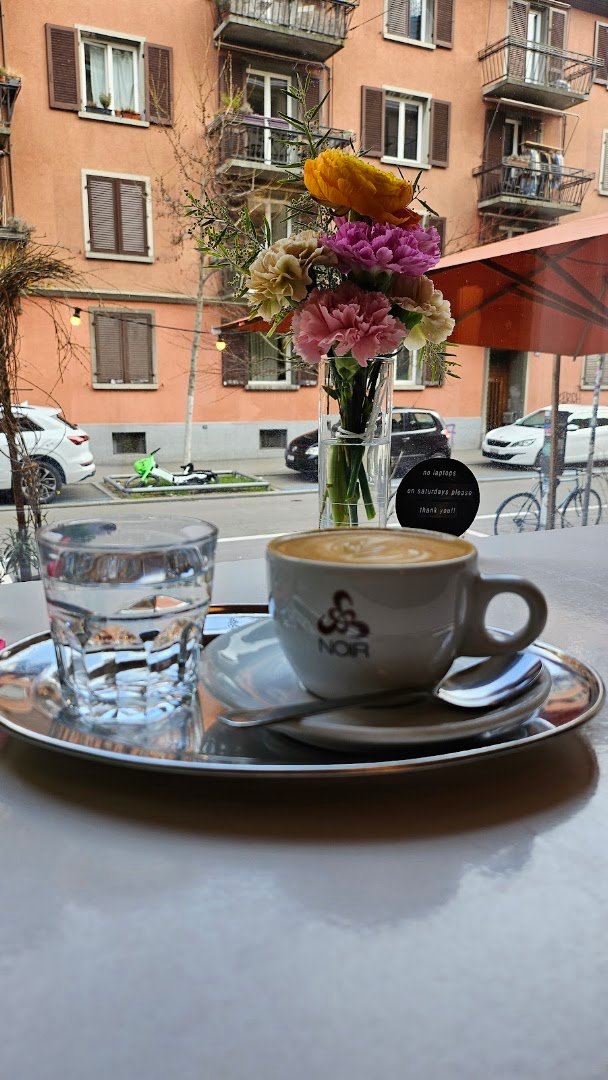 Coffee at Café Noir, specialty coffee shop in Zurich