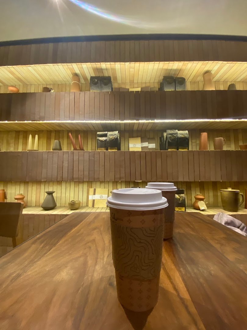 Interior of Tierra Garat Londres, specialty coffee shop in Mexico City