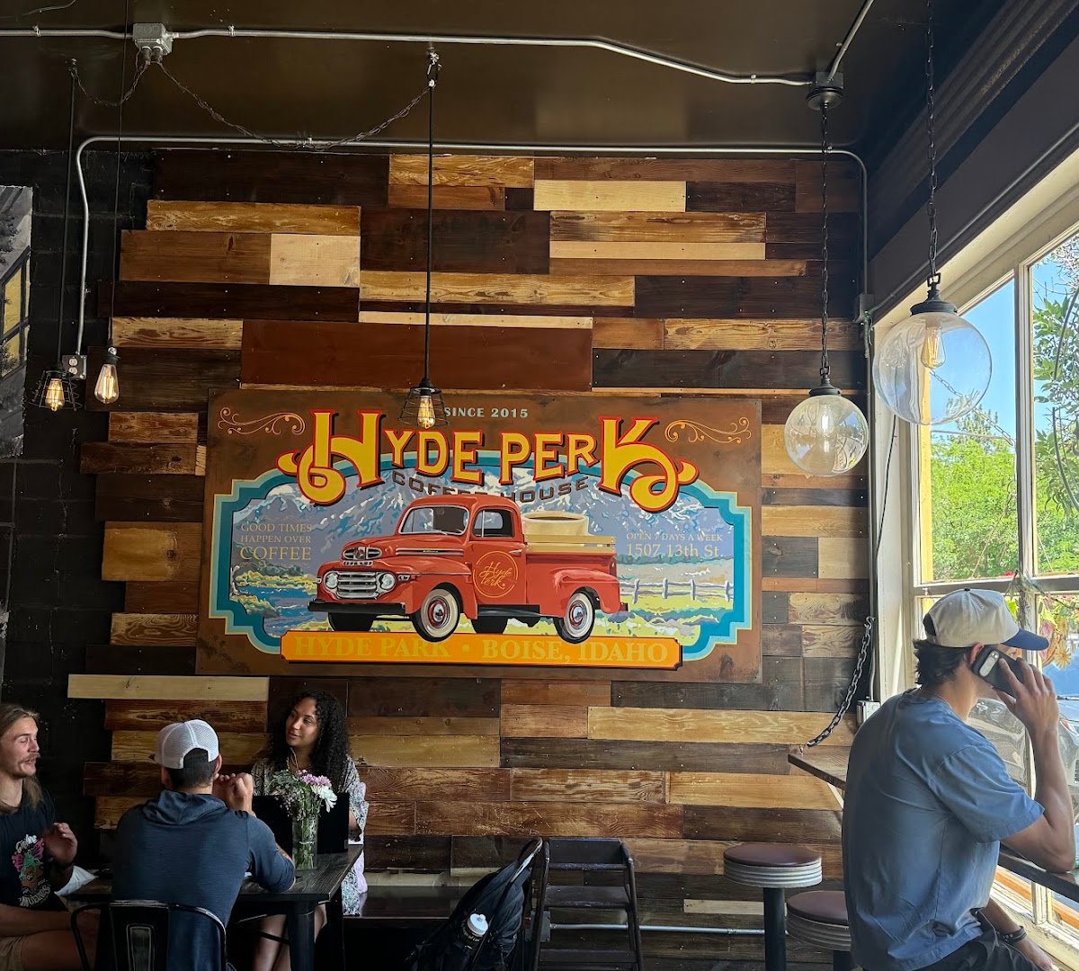 Hyde Perk Coffee House specialty coffee shop in Boise - photo 4