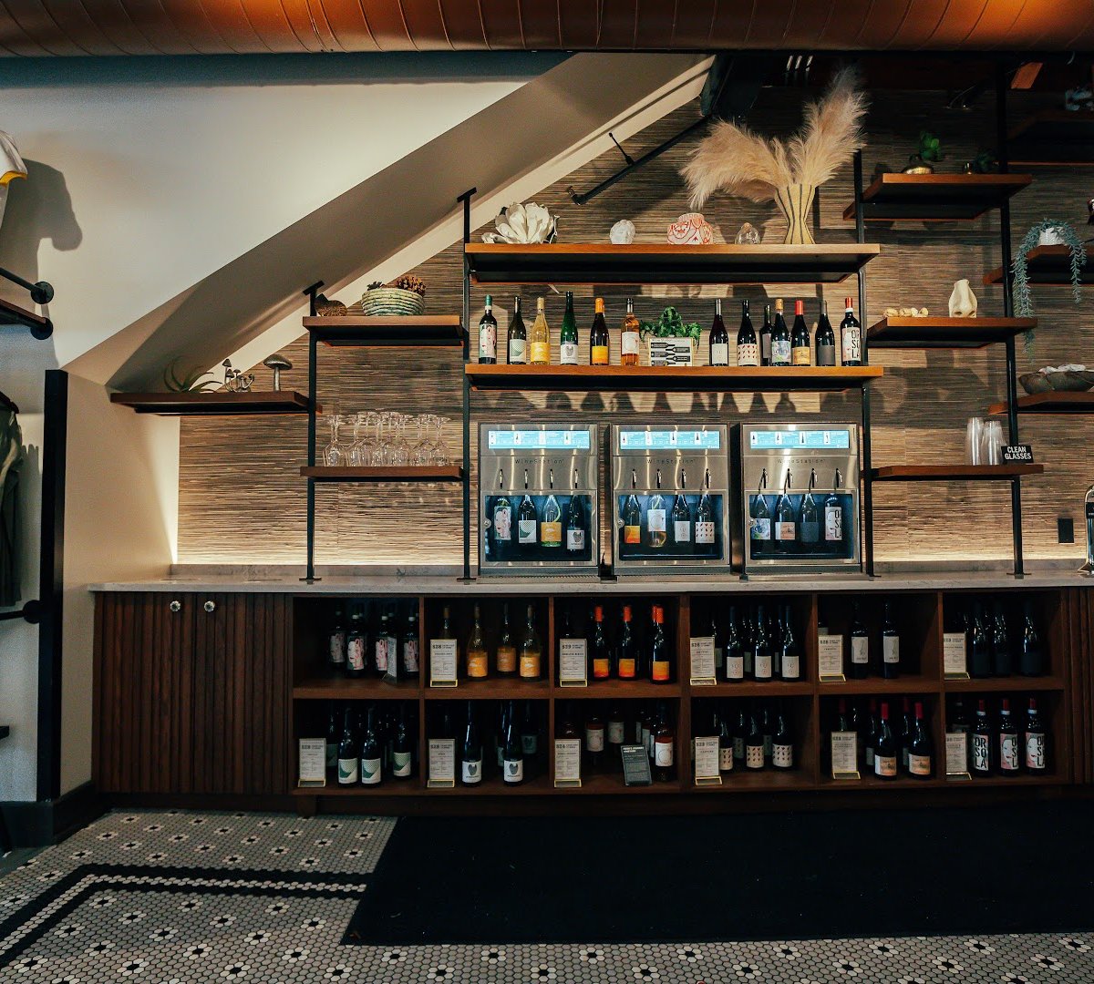 Interior of Stone Creek Coffee - Whitefish Bay Cafe & Kitchen, specialty coffee shop in Milwaukee