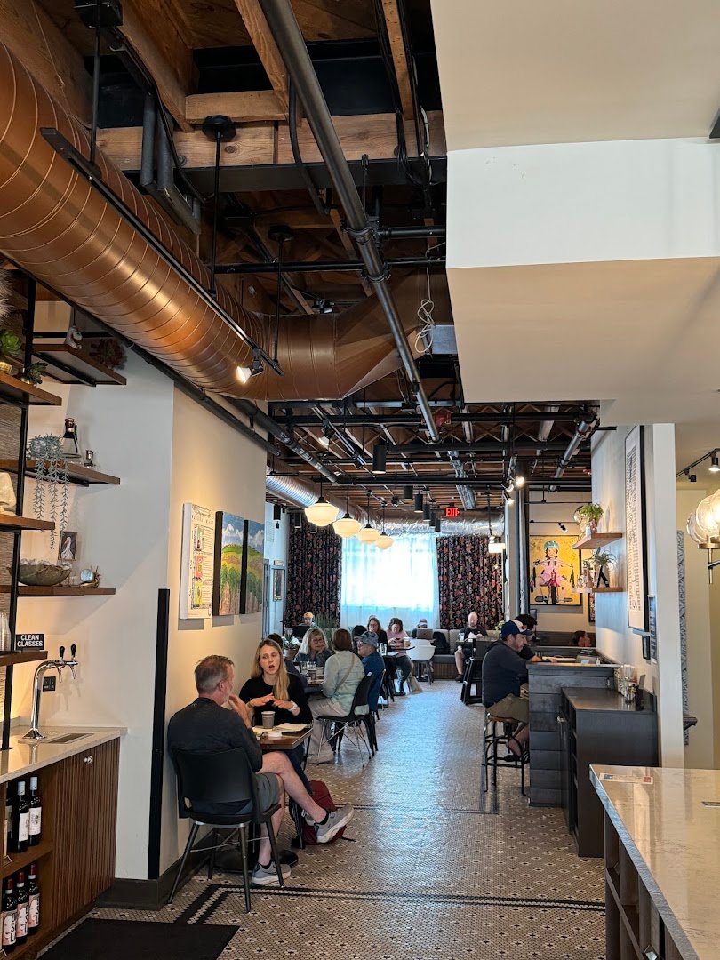 Interior of Stone Creek Coffee - Whitefish Bay Cafe & Kitchen, specialty coffee shop in Milwaukee