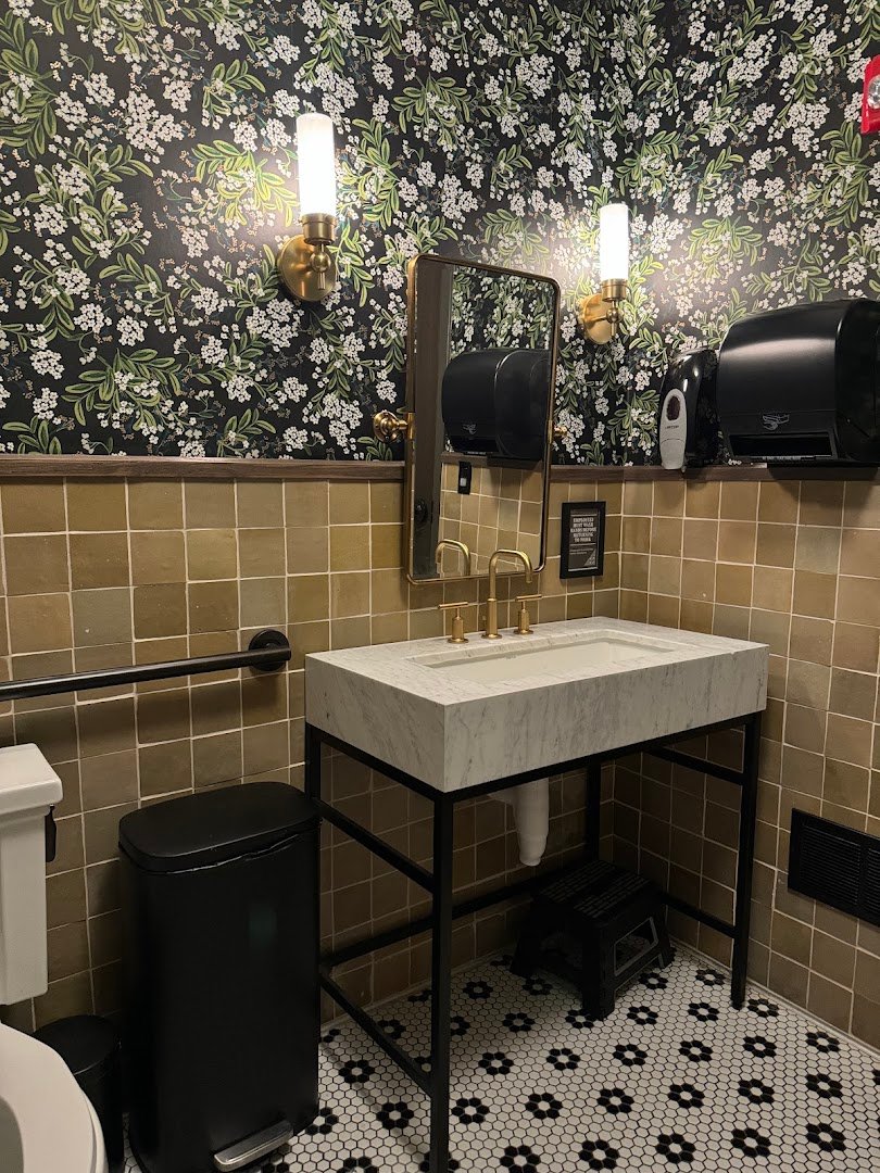 Interior of Stone Creek Coffee - Whitefish Bay Cafe & Kitchen, specialty coffee shop in Milwaukee