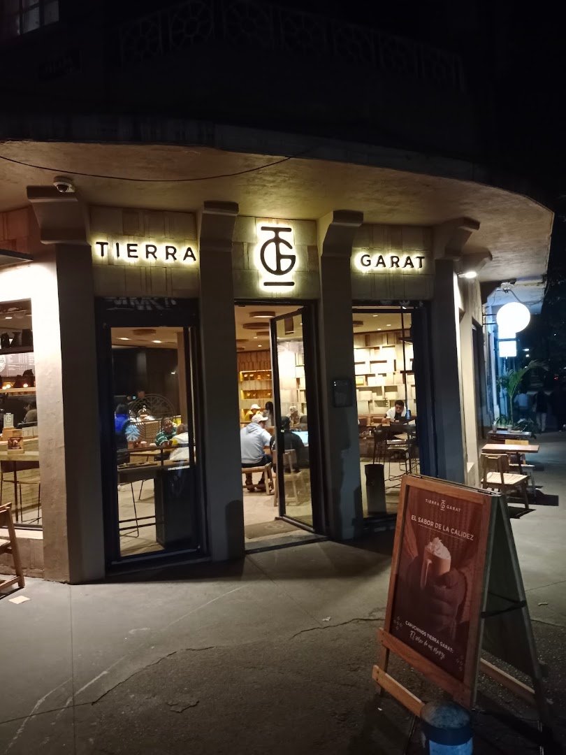 Storefront of Tierra Garat Mérida, specialty coffee shop in Mexico City