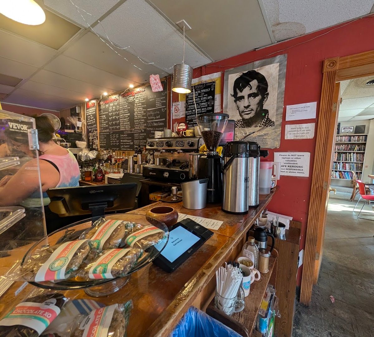 Kafe Kerouac specialty coffee shop in Columbus - photo 10