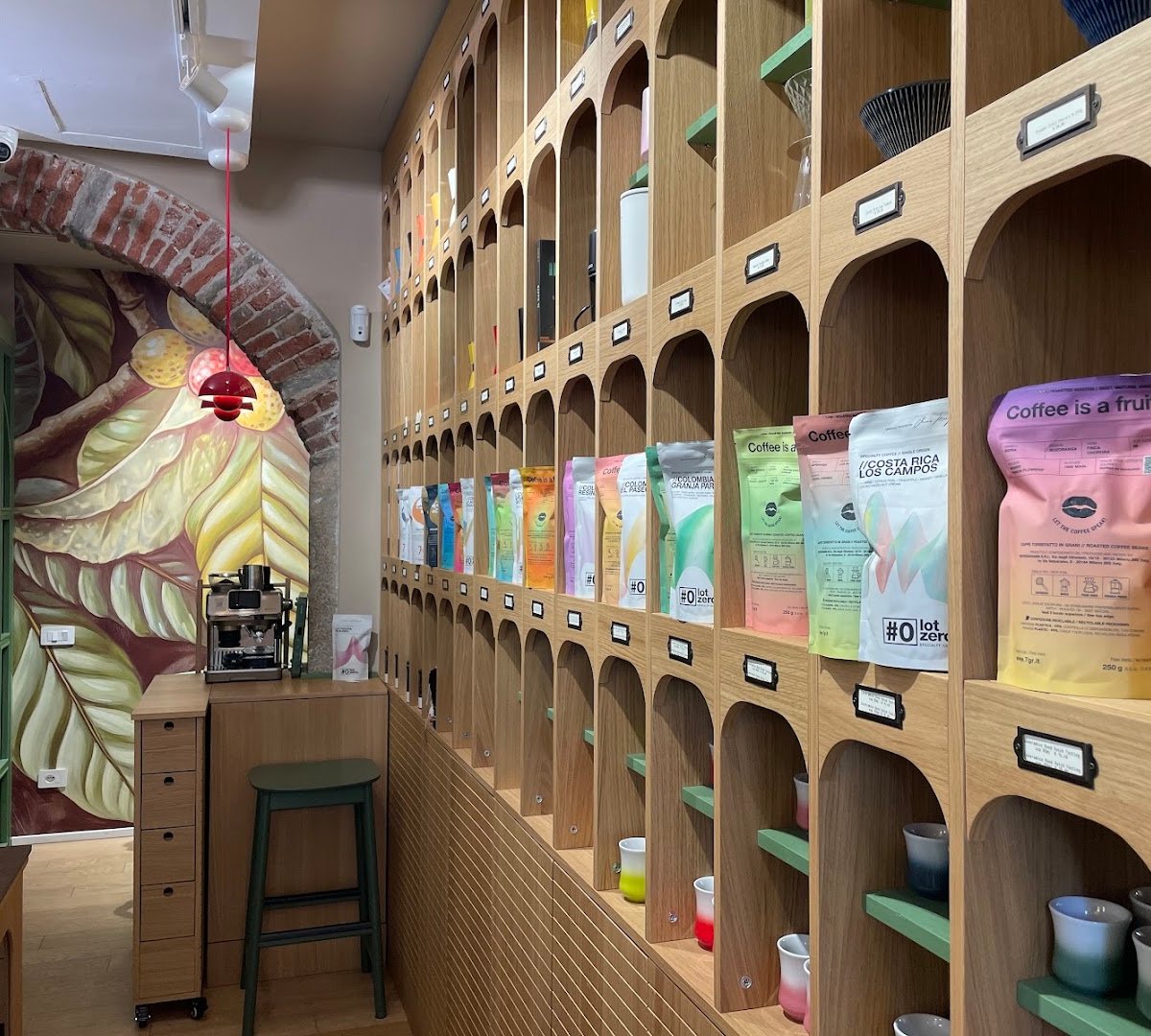 Interior of Coffee Studio 7Gr - Corso Venezia, specialty coffee shop in Milan
