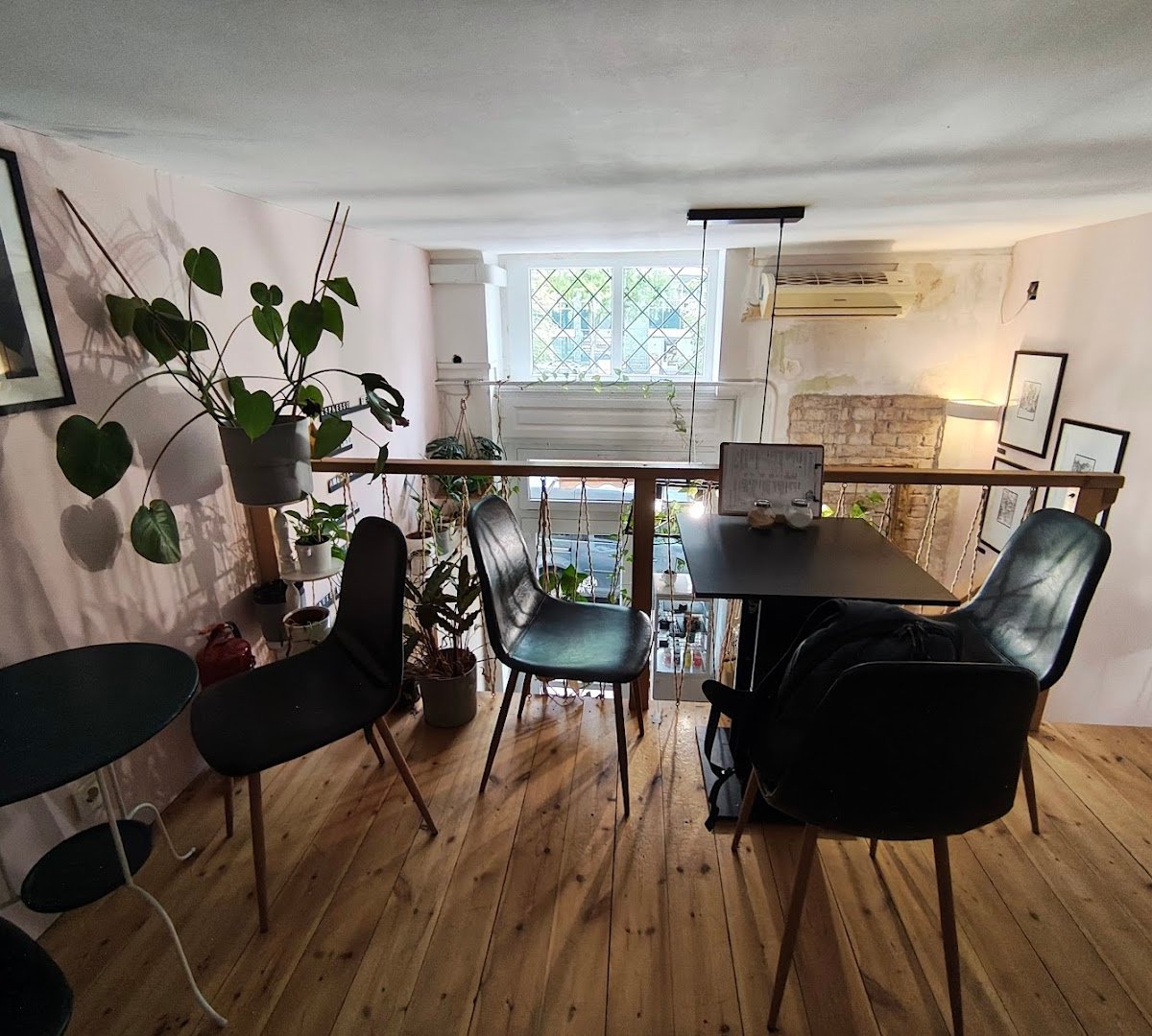 Dehogynem kávéműhely specialty coffee shop in Budapest - photo 5