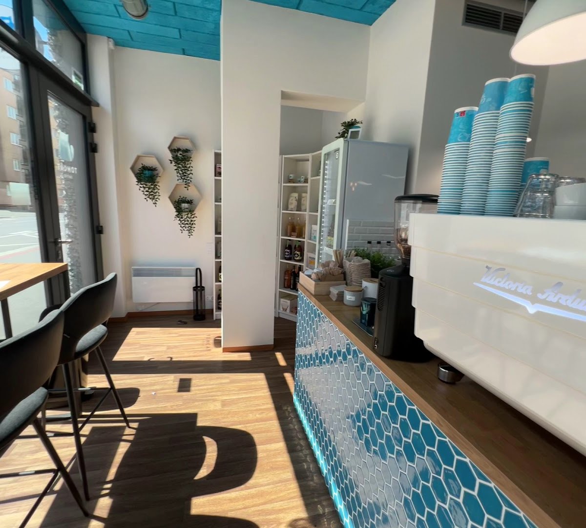 Interior of Tomcat coffee Košíře, specialty coffee shop in Prague