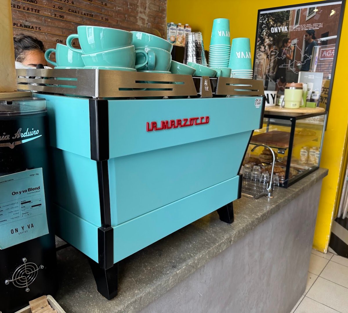 ONYVA COFFEE LES CORTS | Cafe de Especialidad | Coffee Roaster propio specialty coffee shop in Barcelona - photo 2