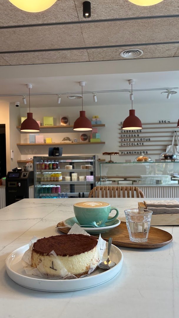 JONCAKE | & Wines specialty coffee shop in Barcelona - photo 3