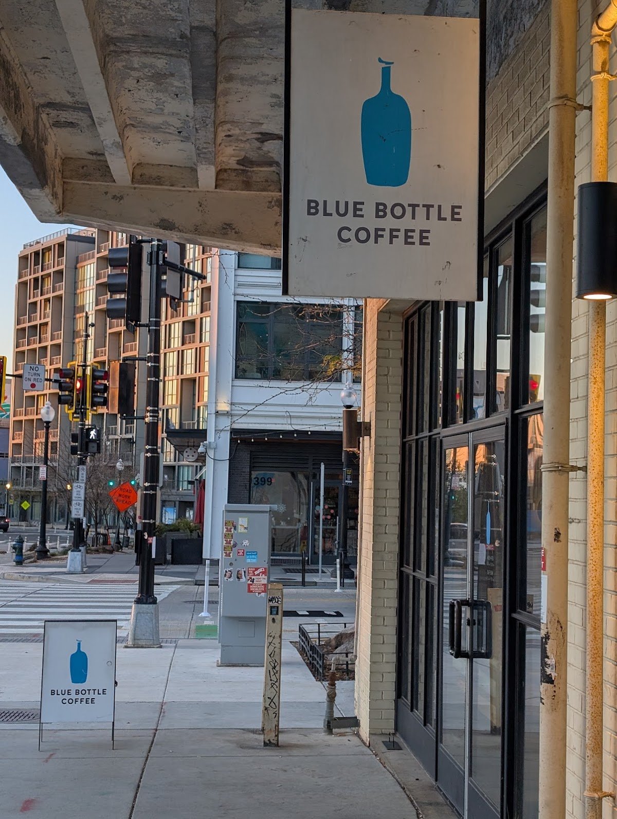Blue Bottle Coffee specialty coffee shop in Washington, D.C. - photo 5