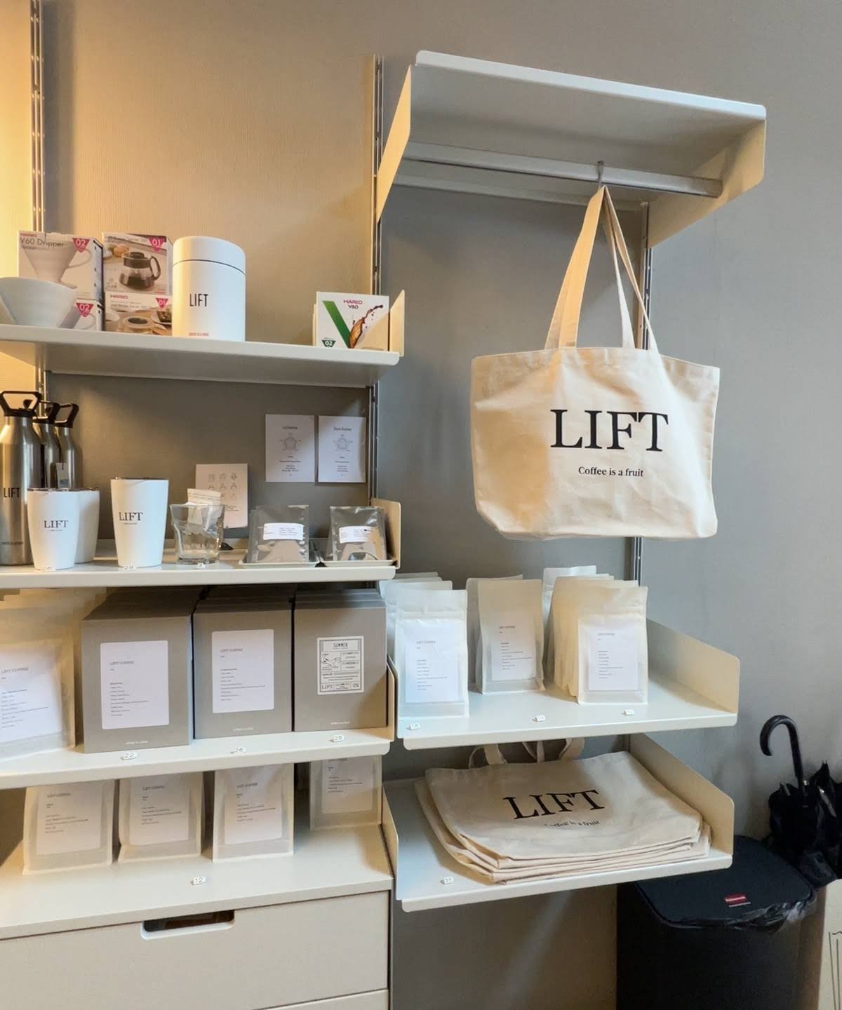 LIFT COFFEE specialty coffee shop in London - photo 11