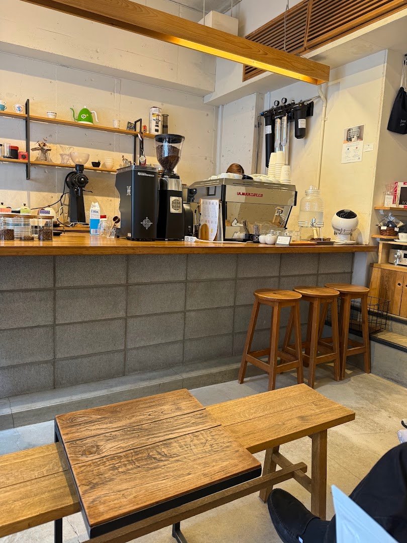 Interior of Passage Coffee, specialty coffee shop in Tokyo
