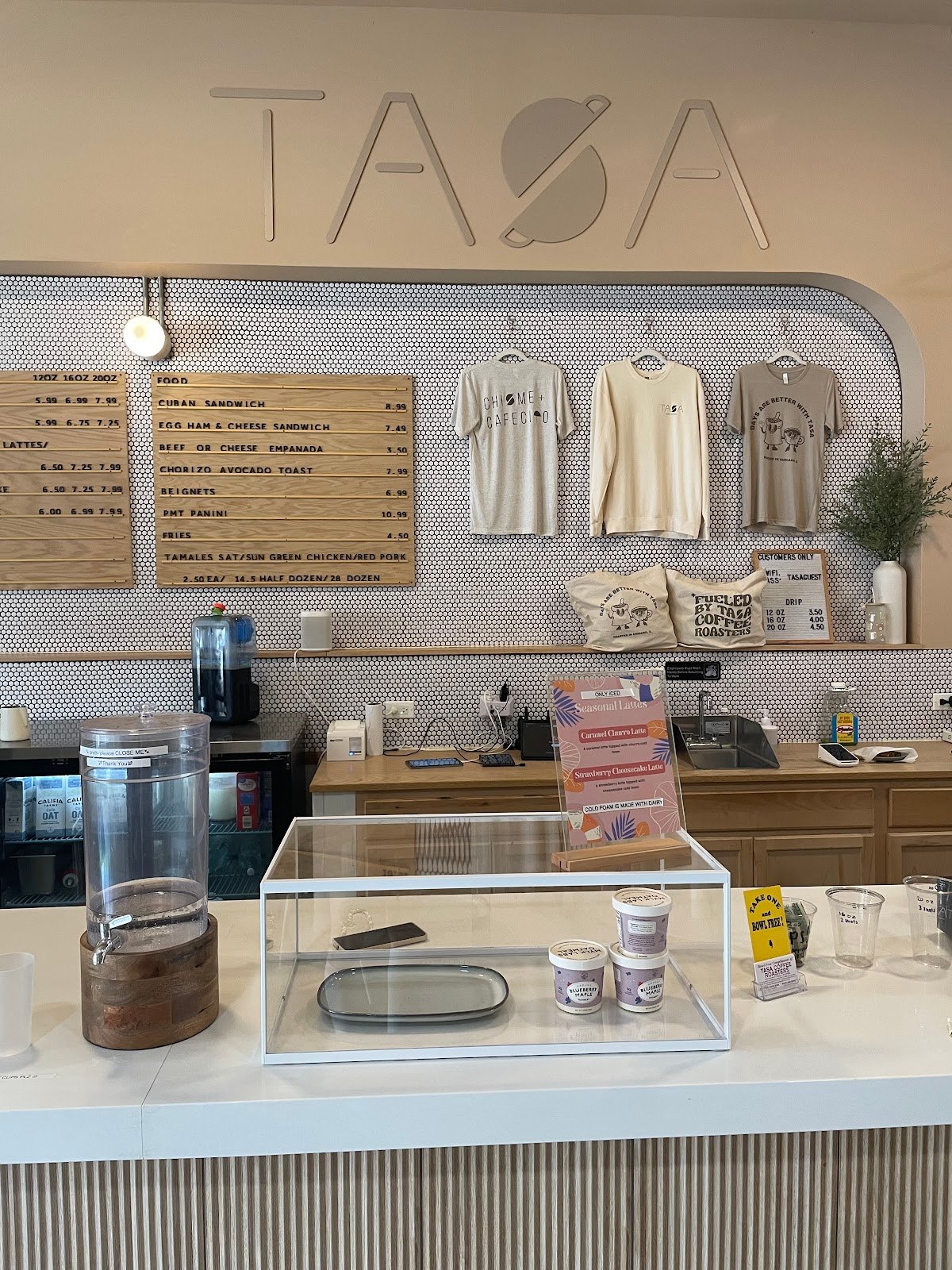 Tasa Coffee Roasters specialty coffee shop in Chicago - photo 3