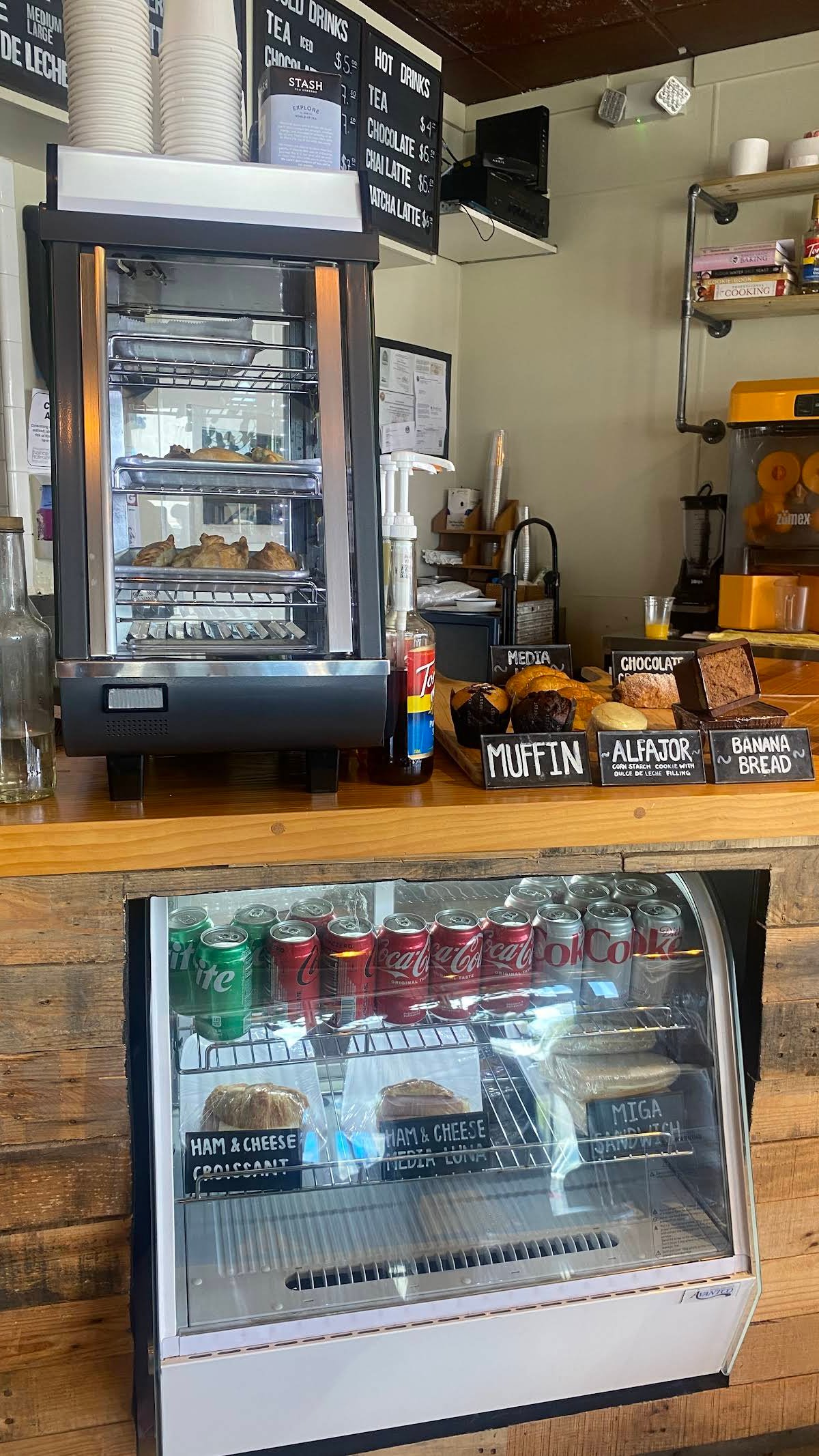 Cachito Coffee and Bakery specialty coffee shop in Miami - photo 16