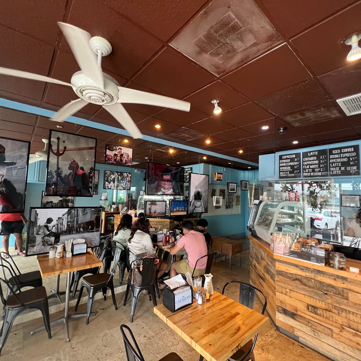 Cachito Coffee and Bakery specialty coffee shop in Miami - photo 9