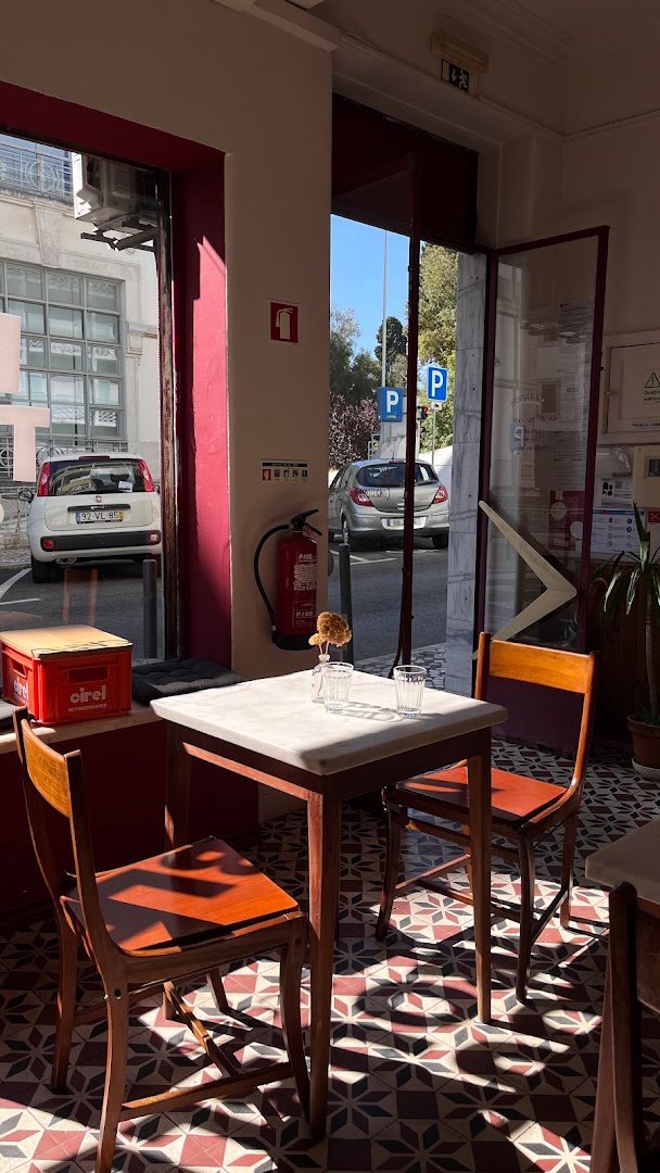 Interior of Double Trouble Specialty Coffee Campo de Ourique, specialty coffee shop in Lisbon