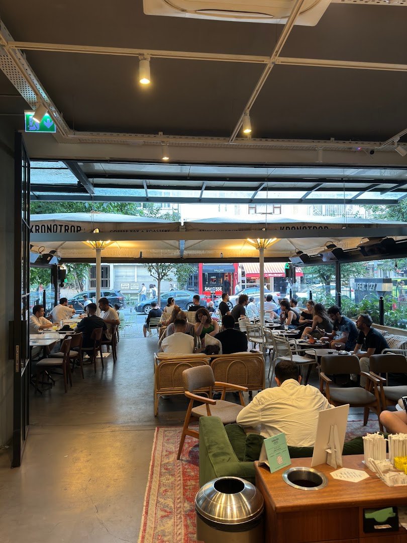 Kronotrop Moda Eatery specialty coffee shop in Istanbul - photo 9
