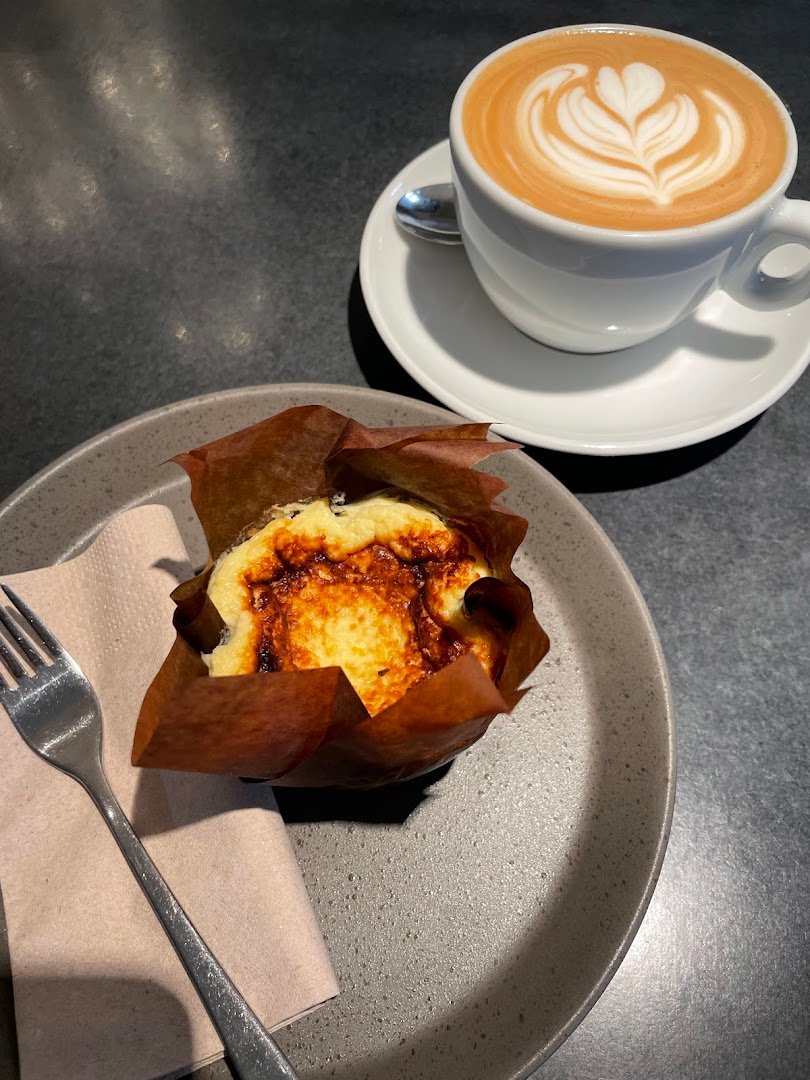 Coffee at kaffeefabrik mariahilf, specialty coffee shop in Vienna