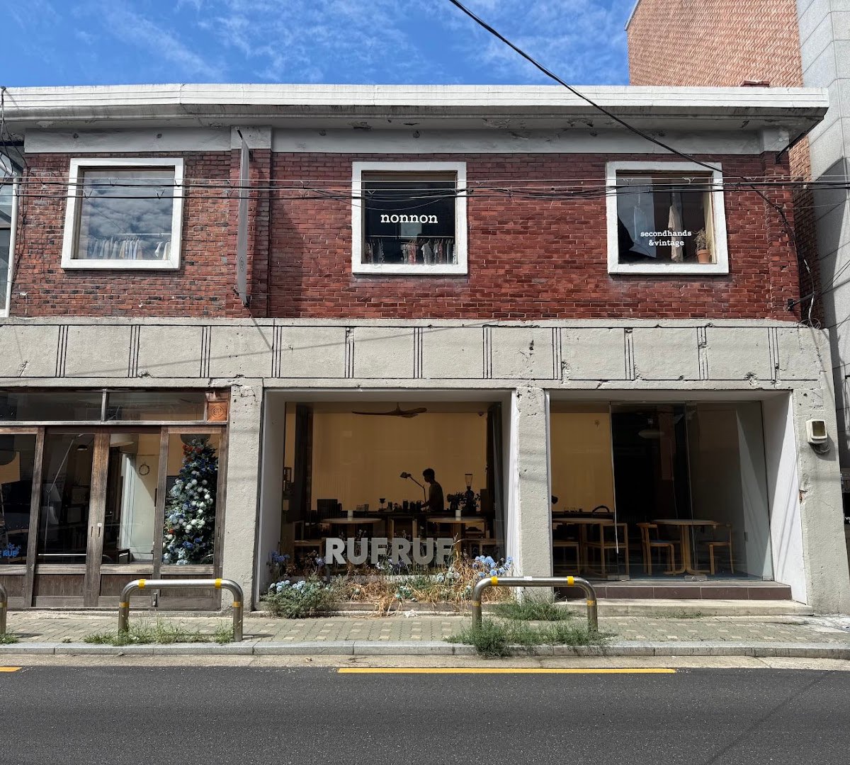 Storefront of Deep Blue Lake, specialty coffee shop in Seoul