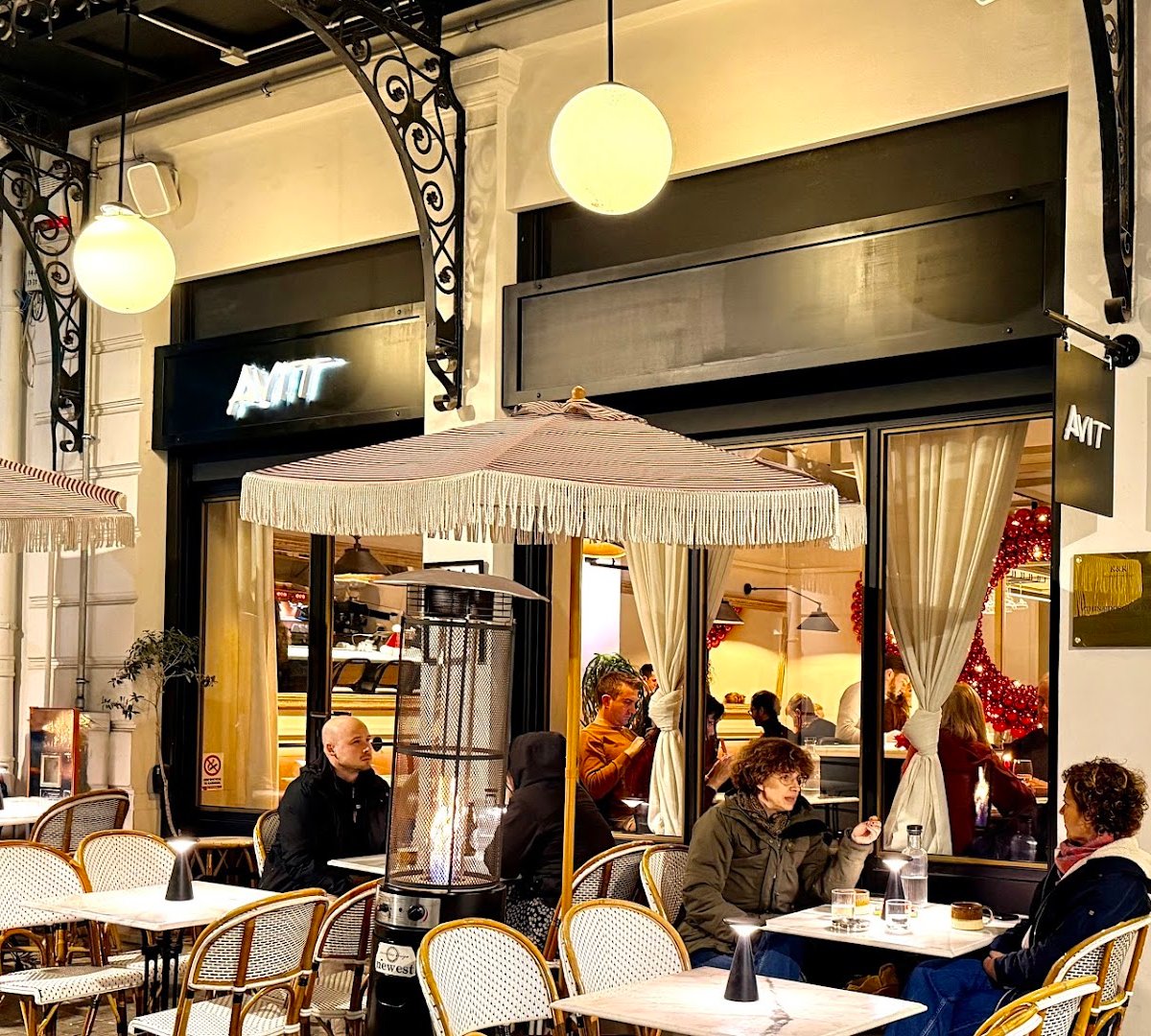 Storefront of Avit Athens, specialty coffee shop in Athens